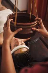 caucasian-woman-having-ayurveda-shirodhara-treatme-5N82HKU.jpg